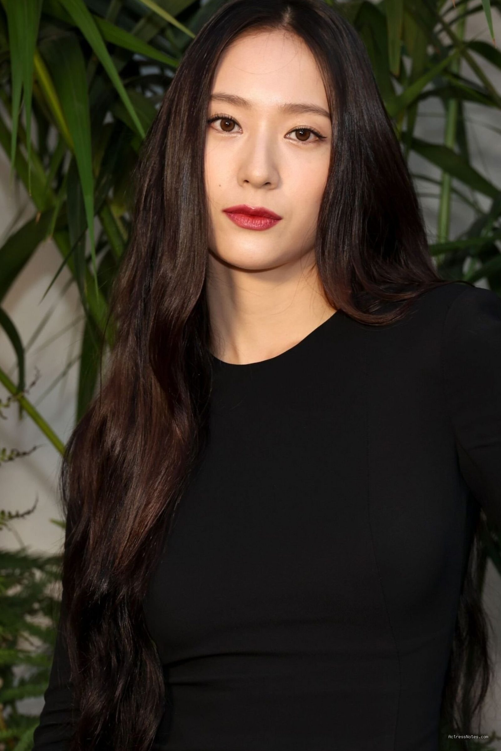 Profil dan Biodata Krystal Jung: Perjalanan Karier Musik dan Film