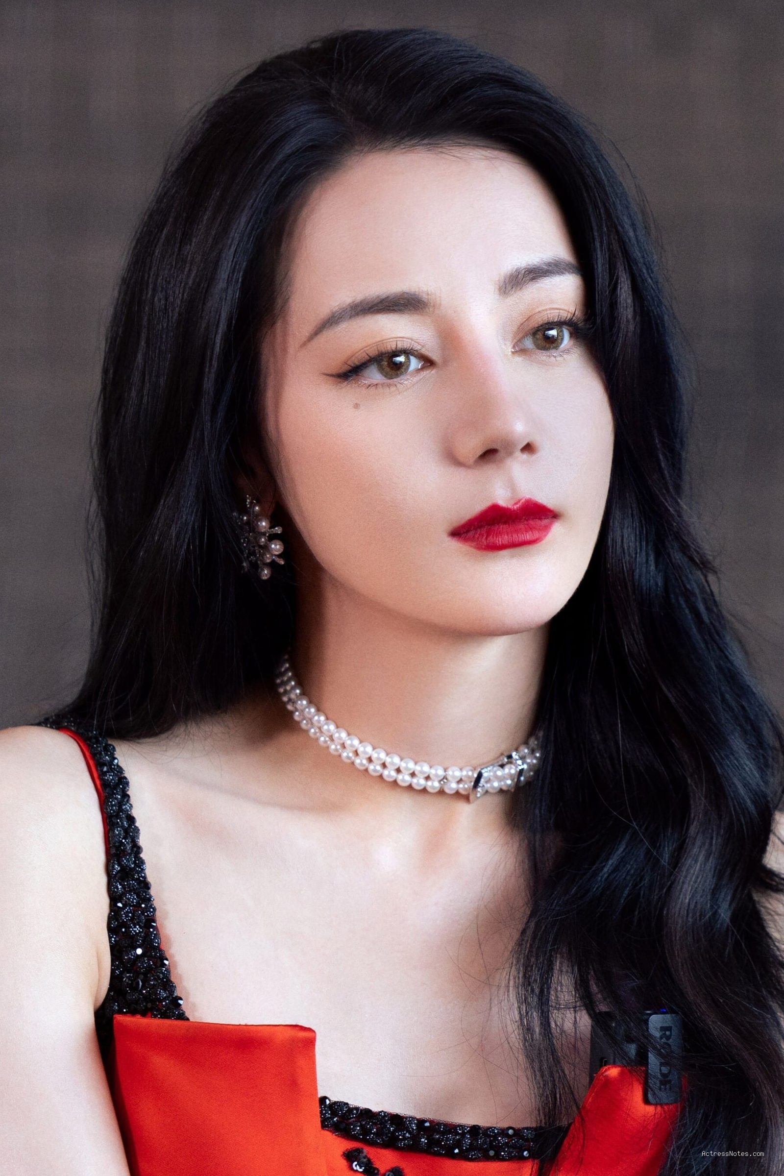 Photo by entertainment.ie - Profil dan Perjalanan Karier Dilraba Dilmurat di Drama Tiongkok