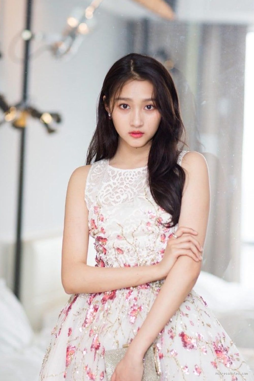 Photo by imdb.com - Profil dan Perjalanan Karier Guan Xiaotong, Si Nation Daughter