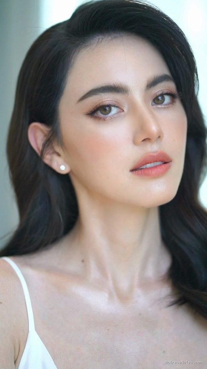 Profil dan Perjalanan Karier Mai Davika Hoorne di Film Horor Komedi