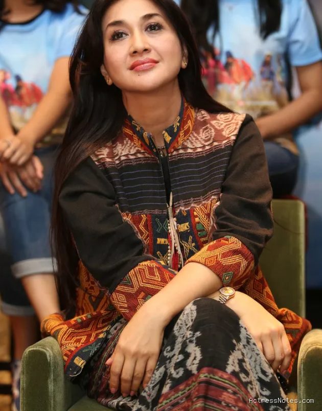 Profil dan Perjalanan Karier Paramitha Rusady di Dunia Hiburan