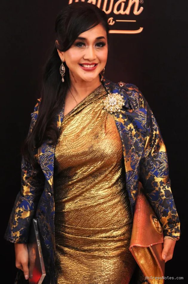 Photo by en.kapanlagi.com - Profil dan Perjalanan Karier Paramitha Rusady di Dunia Hiburan