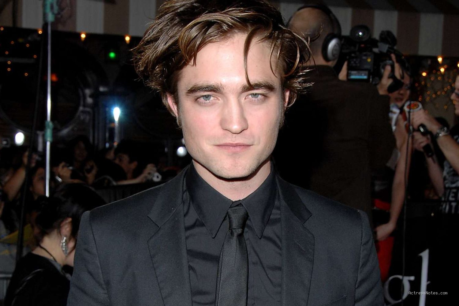 Profil dan Perjalanan Karier Robert Pattinson dari Film ke Drama
