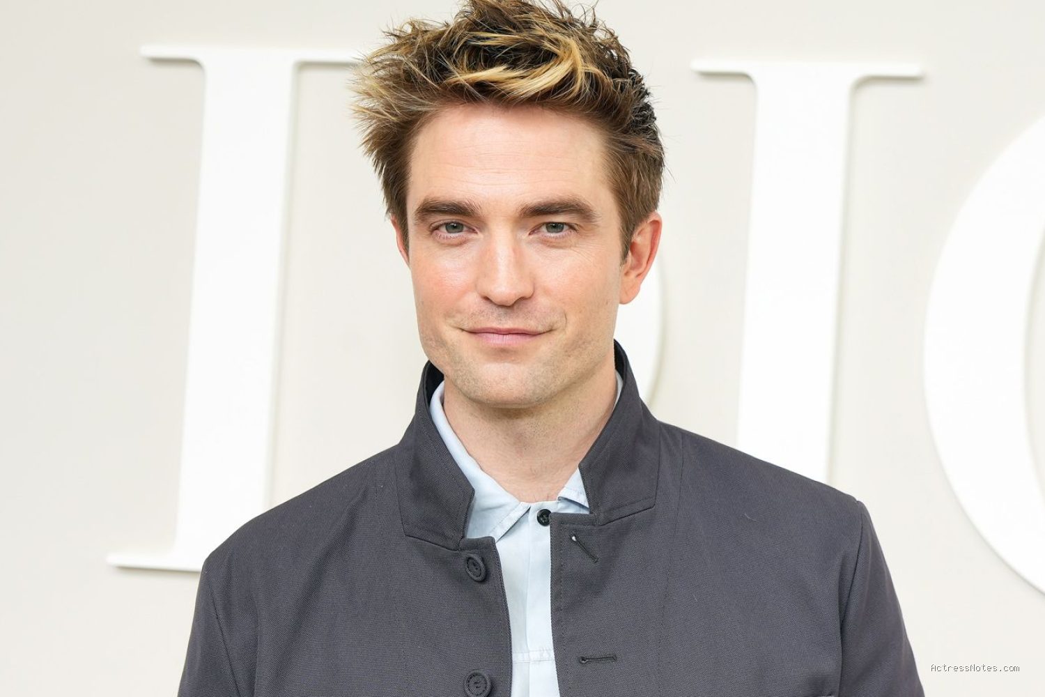 Profil dan Perjalanan Karier Robert Pattinson dari Film ke Drama
