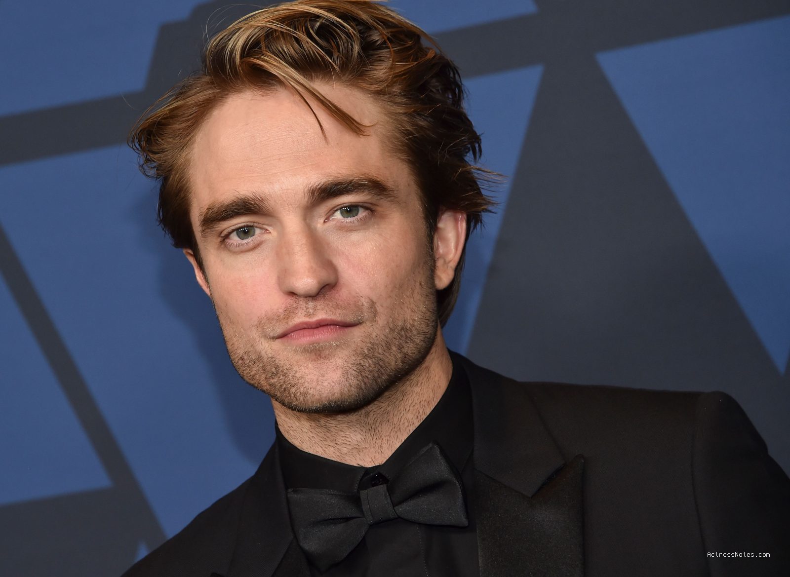 Profil dan Perjalanan Karier Robert Pattinson dari Film ke Drama