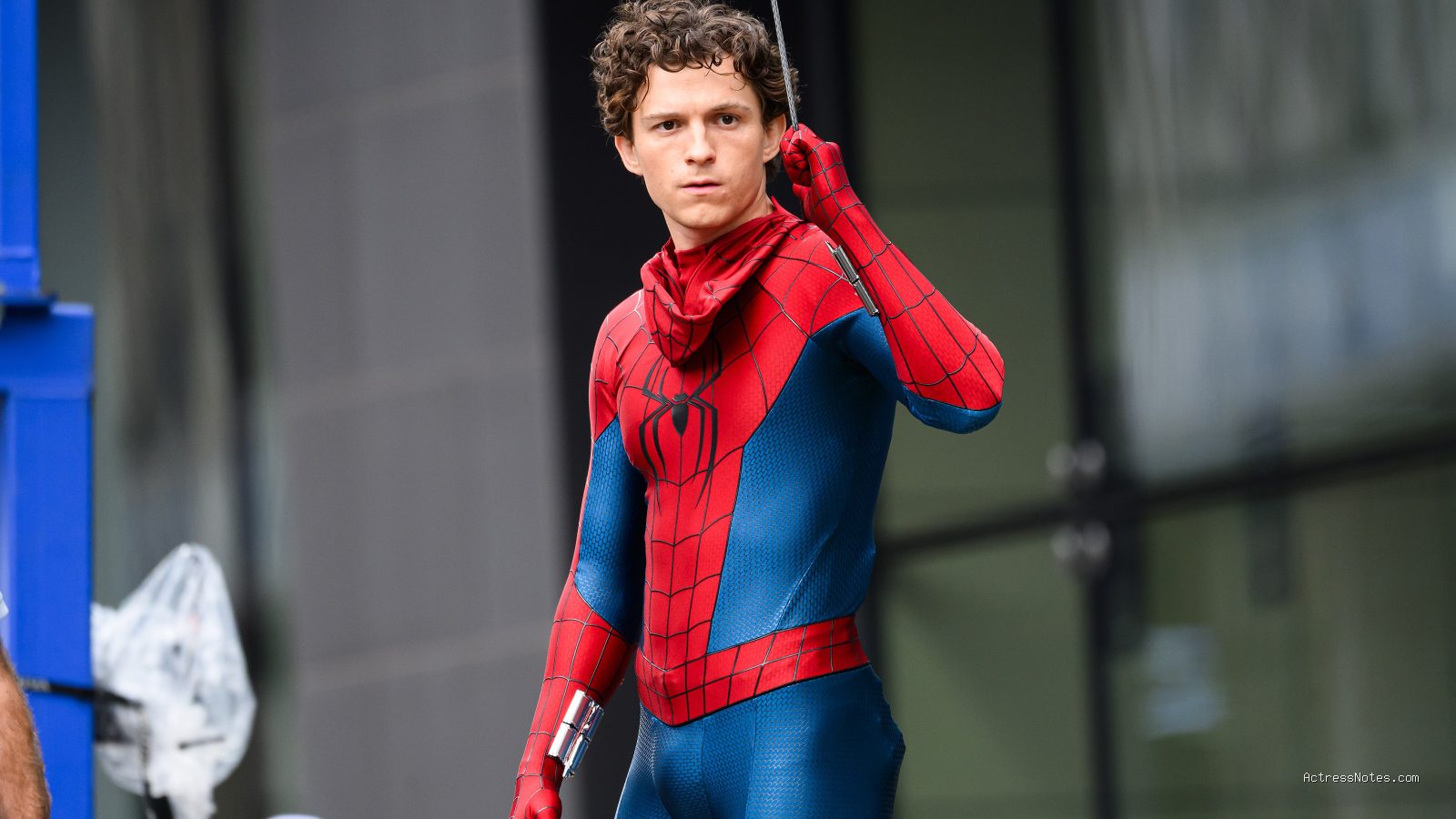 Profil dan Perjalanan Karier Tom Holland: Dari Teater ke Film