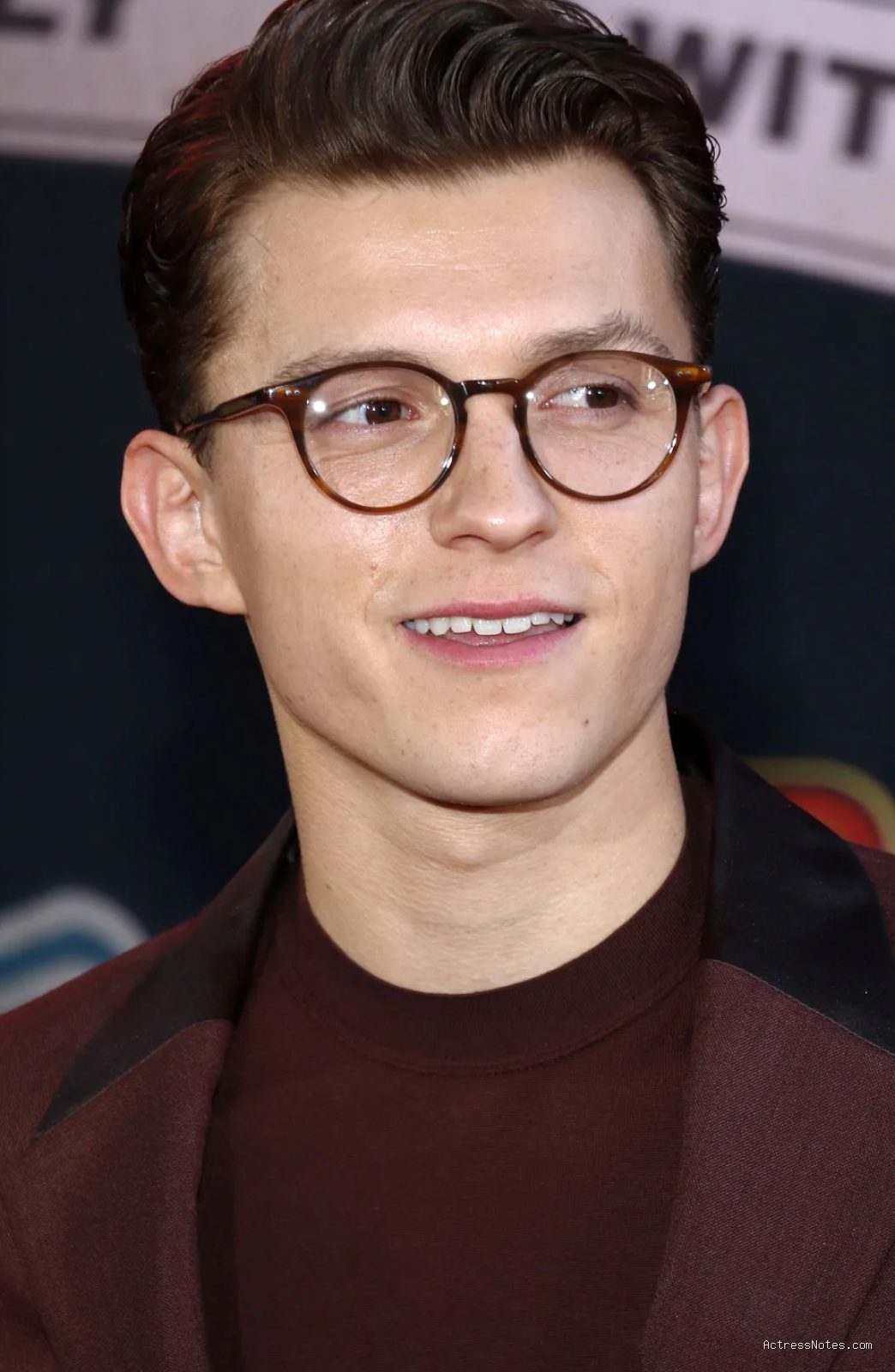 Profil dan Perjalanan Karier Tom Holland: Dari Teater ke Film