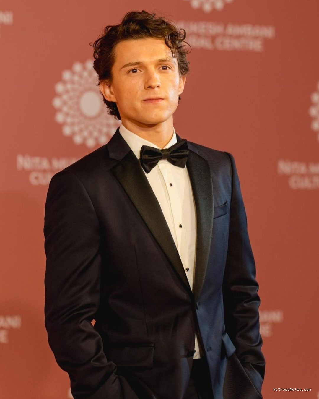 Profil dan Perjalanan Karier Tom Holland: Dari Teater ke Film