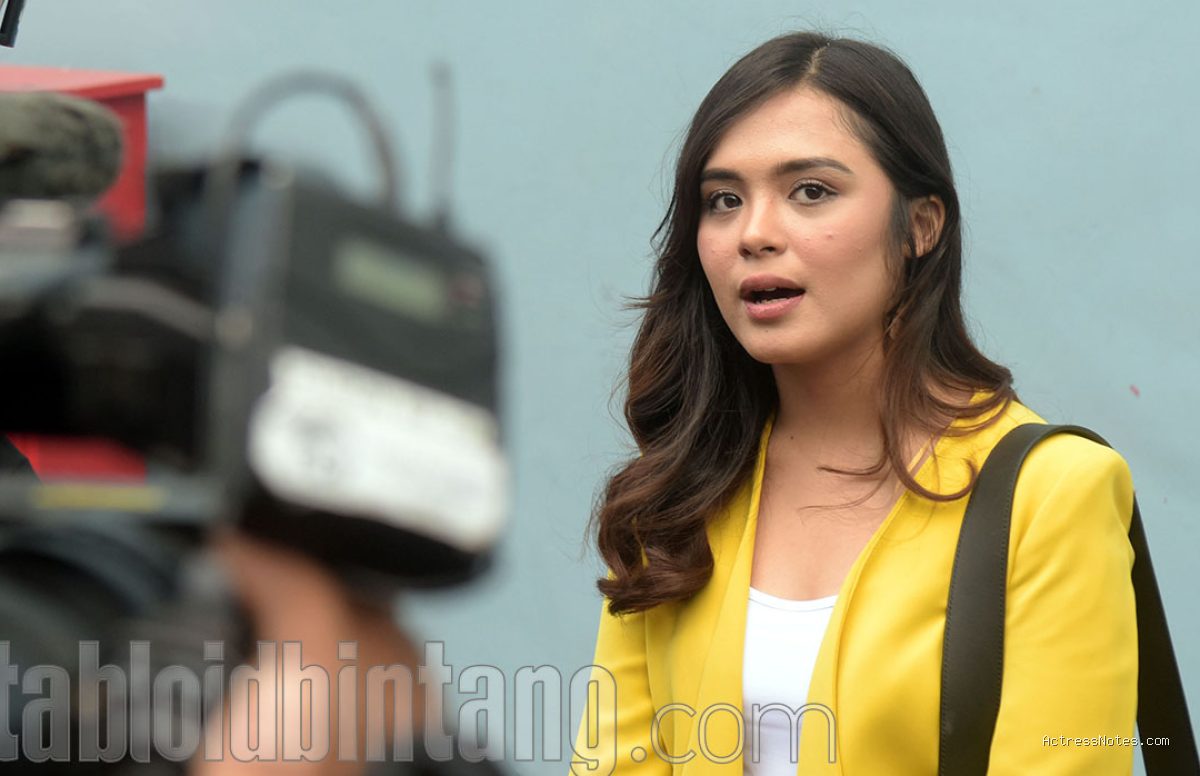 Profil dan Perjalanan Karier Vebby Palwinta di Dunia Hiburan