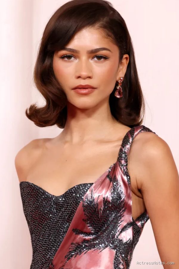 Photo by holrmagazine.com - Profil dan Perjalanan Karier Zendaya dari Disney hingga Hollywood