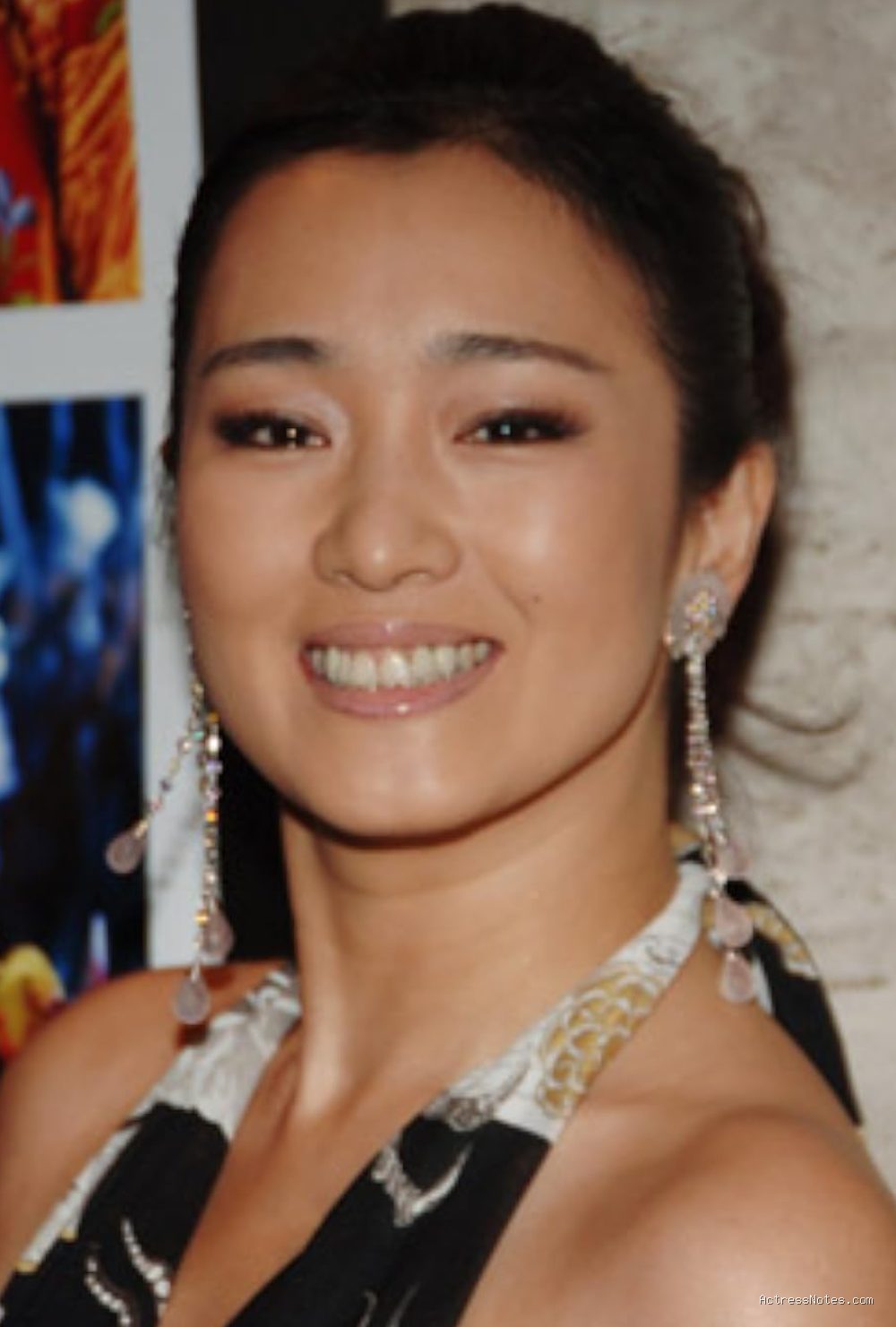 Profil Gong Li: Biodata Lengkap dan Prestasi di Film Internasional