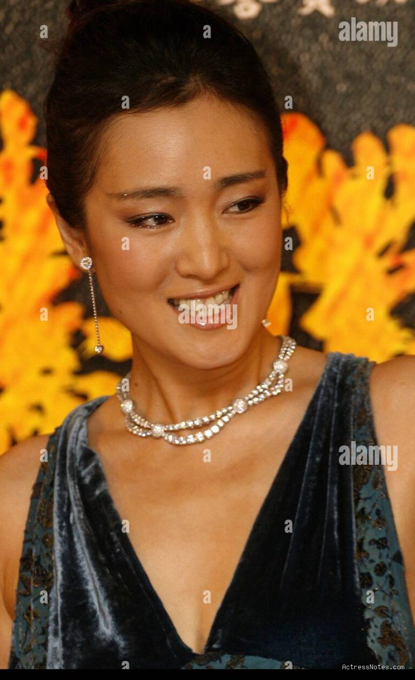 Profil Gong Li: Biodata Lengkap dan Prestasi di Film Internasional
