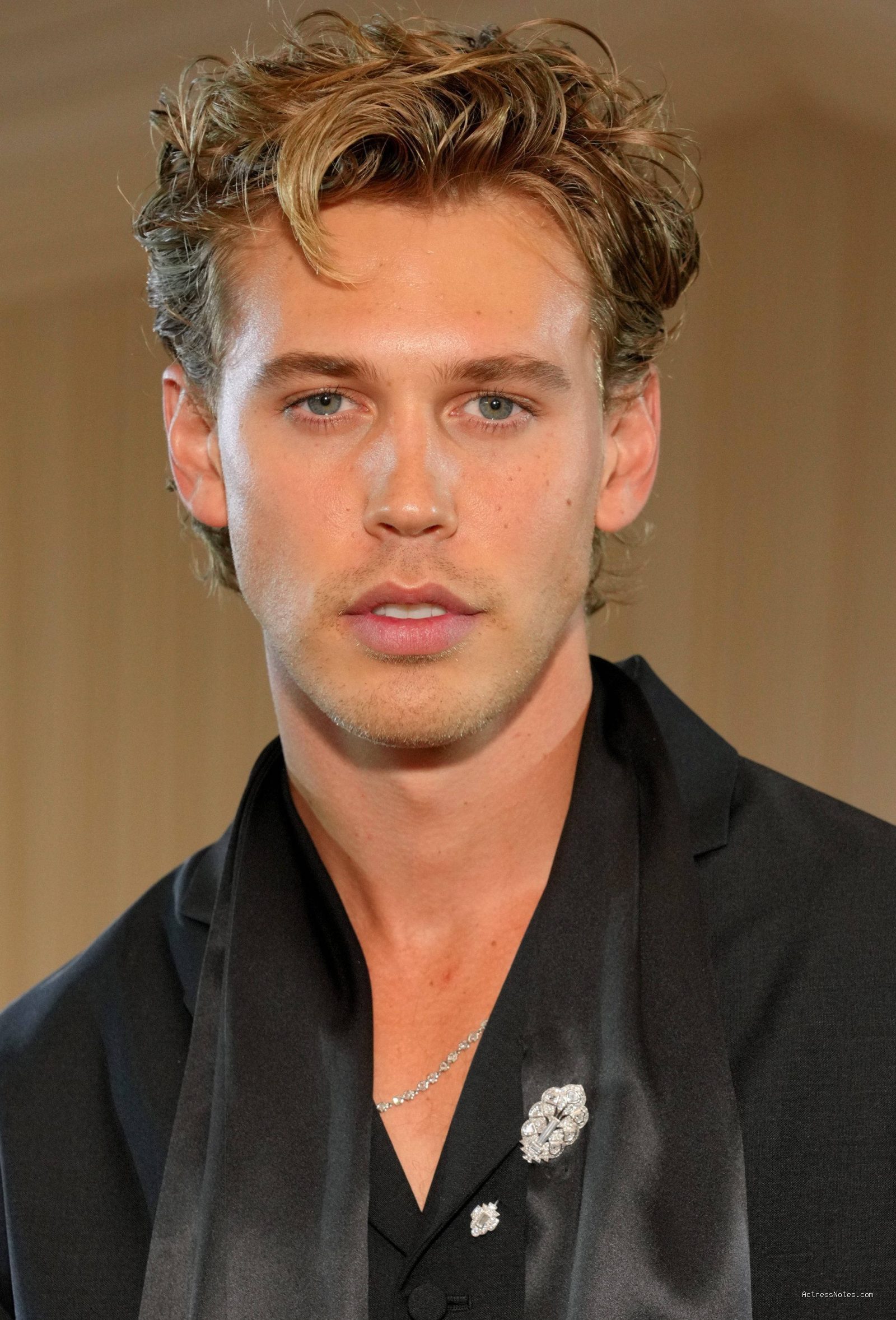 Photo by wallpapers.com - Profil Lengkap Austin Butler: Karier, Film, dan Penghargaan