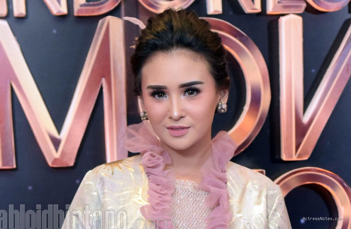Photo by tabloidbintang.com - Profil Lengkap Ayushita: Karier Akting, Teater, hingga Musik