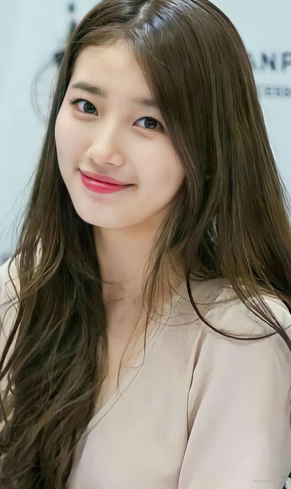 Profil Lengkap Bae Suzy: Perjalanan Karier dari Idol hingga Aktris