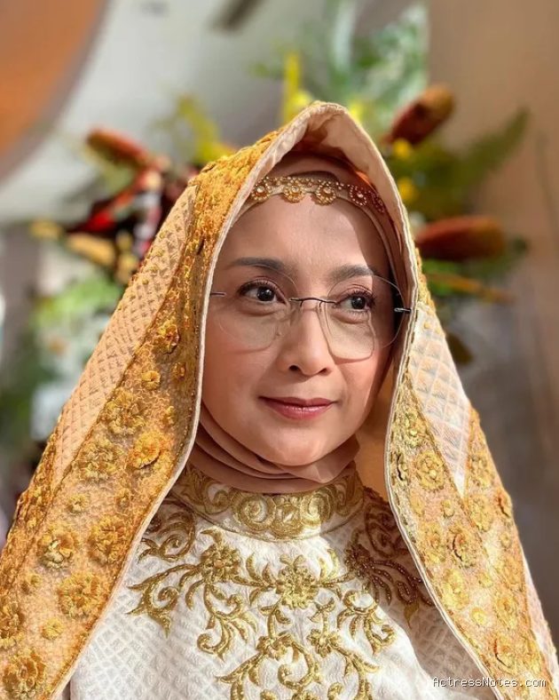 Photo by en.kapanlagi.com - Profil Lengkap Desy Ratnasari: Karier Hiburan dan Pendidikan