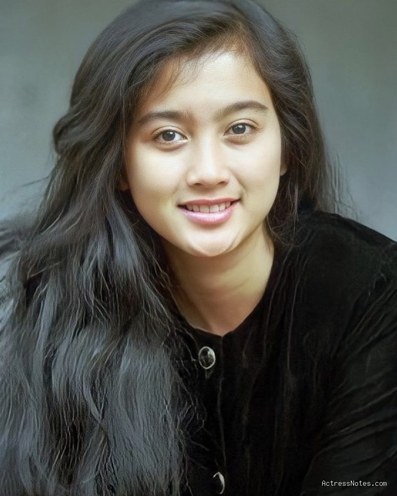 Profil Lengkap Desy Ratnasari: Karier Hiburan dan Pendidikan