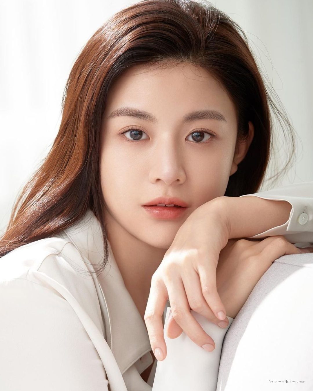 Photo by wallpapercave.com - Profil Lengkap Go Yoon Jung: Karier, Agama, dan Akun Instagram