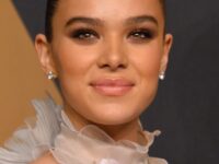 Photo by britannica.com - Profil Lengkap Hailee Steinfeld: Perjalanan Karier Musik dan Film