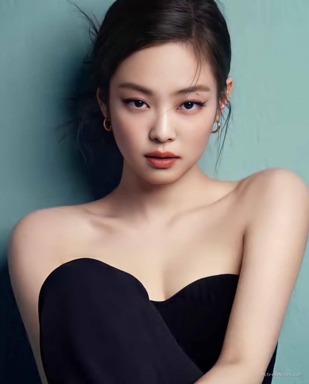 Photo by au.pinterest.com - Profil Lengkap Jennie BLACKPINK: Karier Global dan Jejak Fesyen
