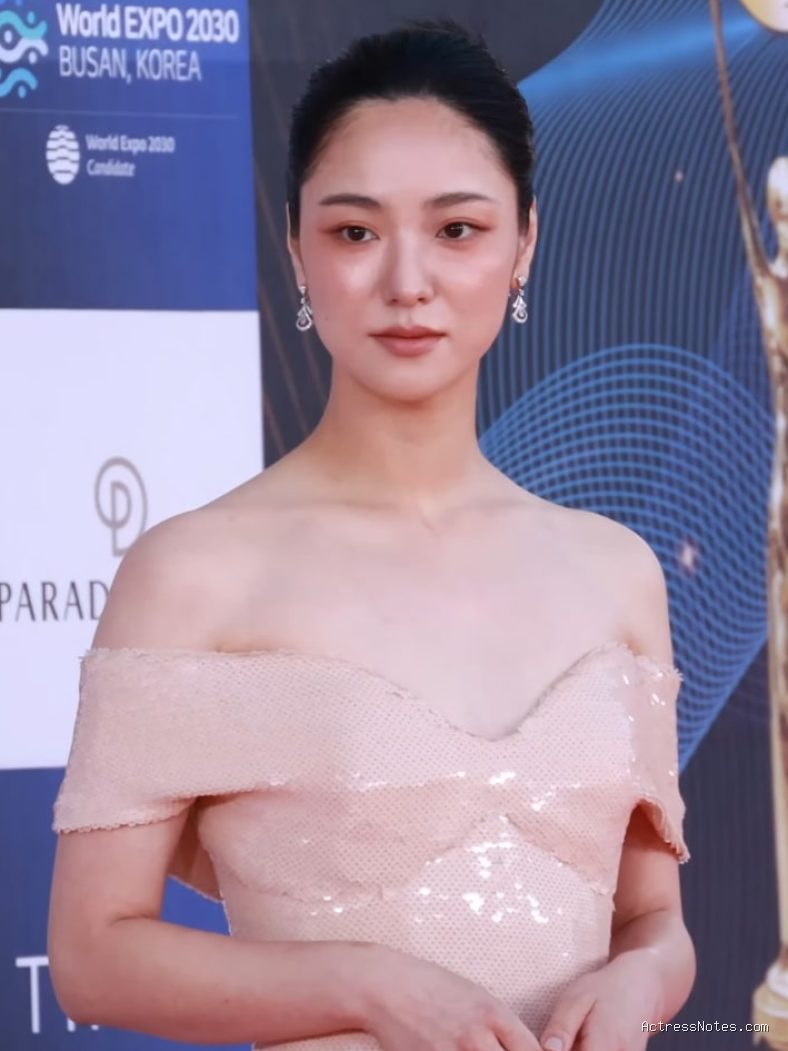 Profil Lengkap Jeon Yeo Been: Film Festival hingga Serial Aksi