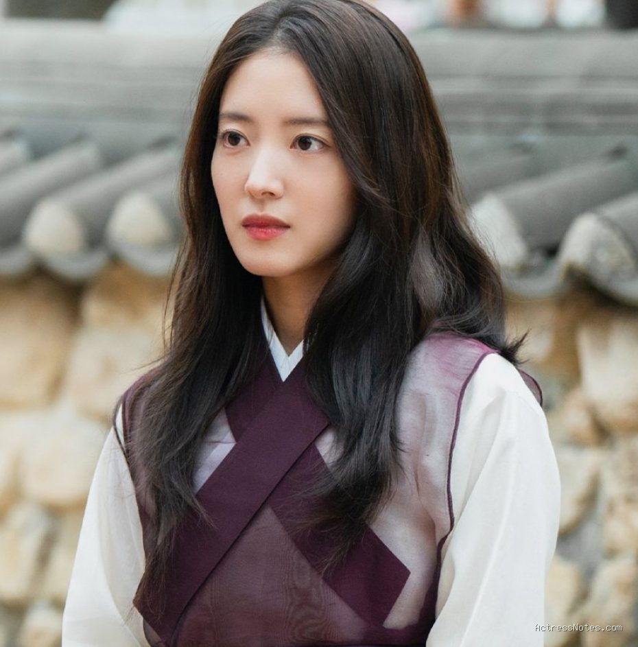 Photo by laodong.vn - Profil Lengkap Lee Se Young: Karier Akting Drama dan Film