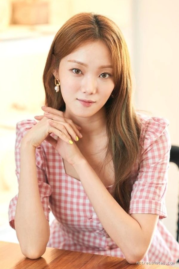 Profil Lengkap Lee Sung Kyung: Perjalanan Karier Model dan Akting