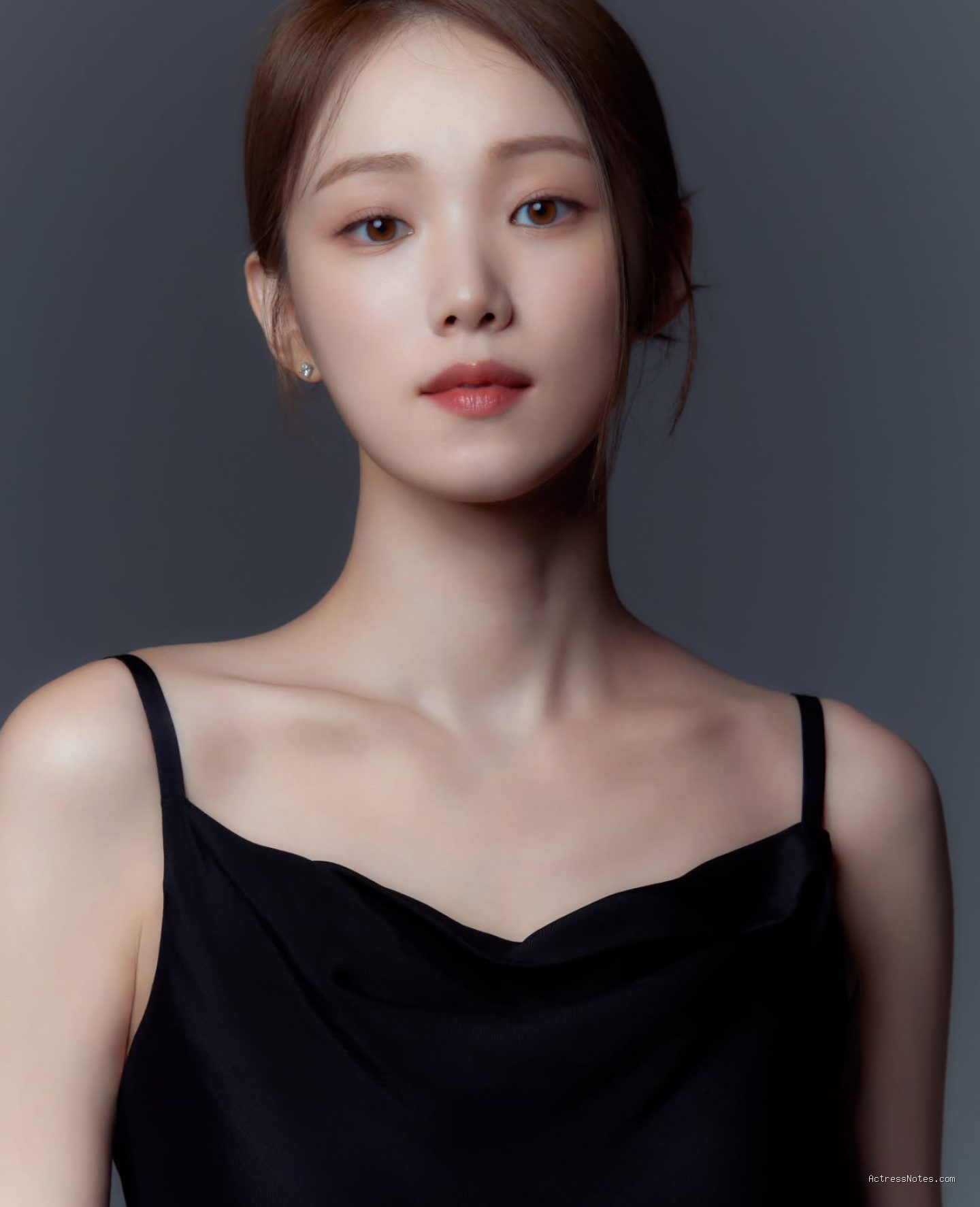 Profil Lengkap Lee Sung Kyung: Perjalanan Karier Model dan Akting