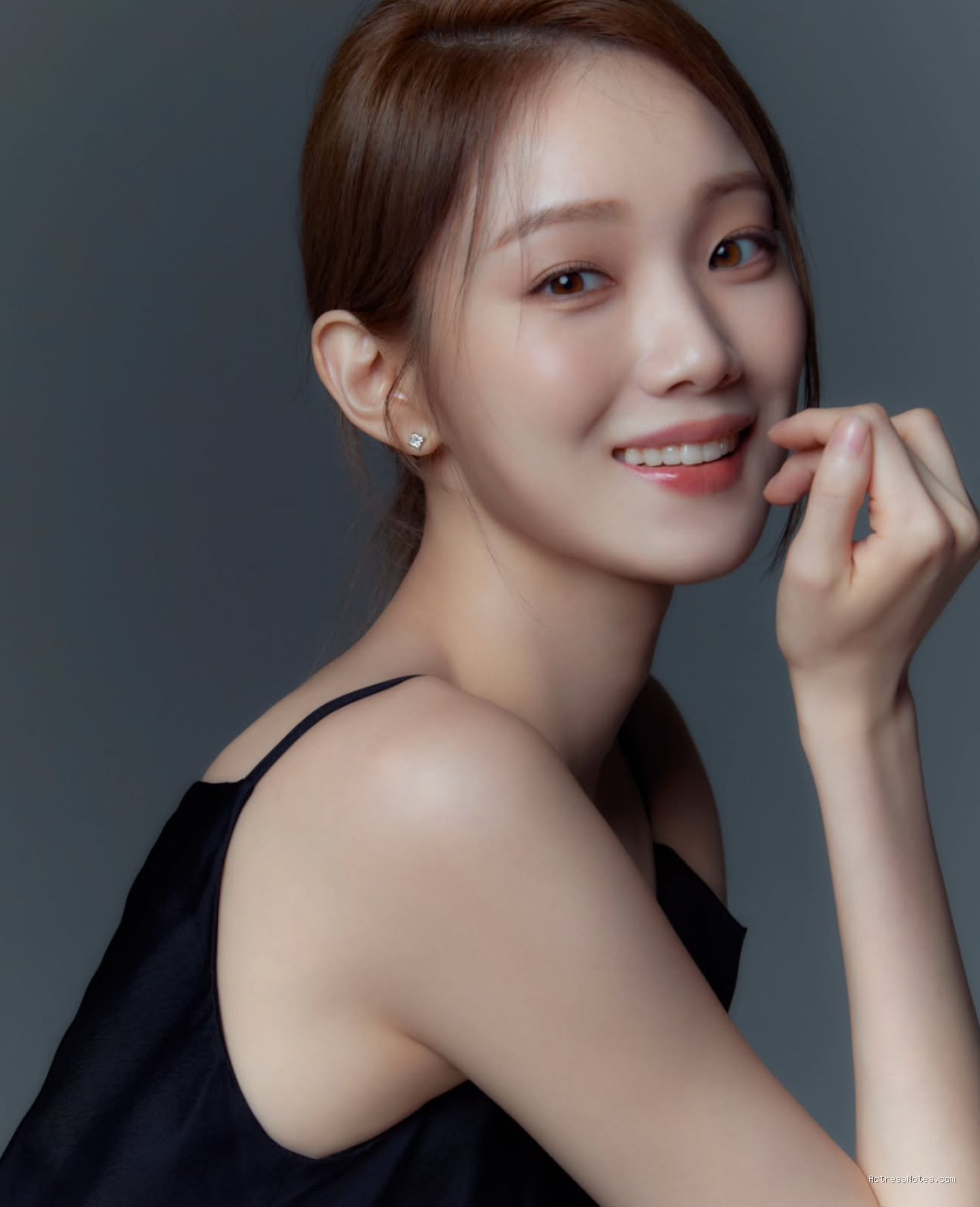 Profil Lengkap Lee Sung Kyung: Perjalanan Karier Model dan Akting
