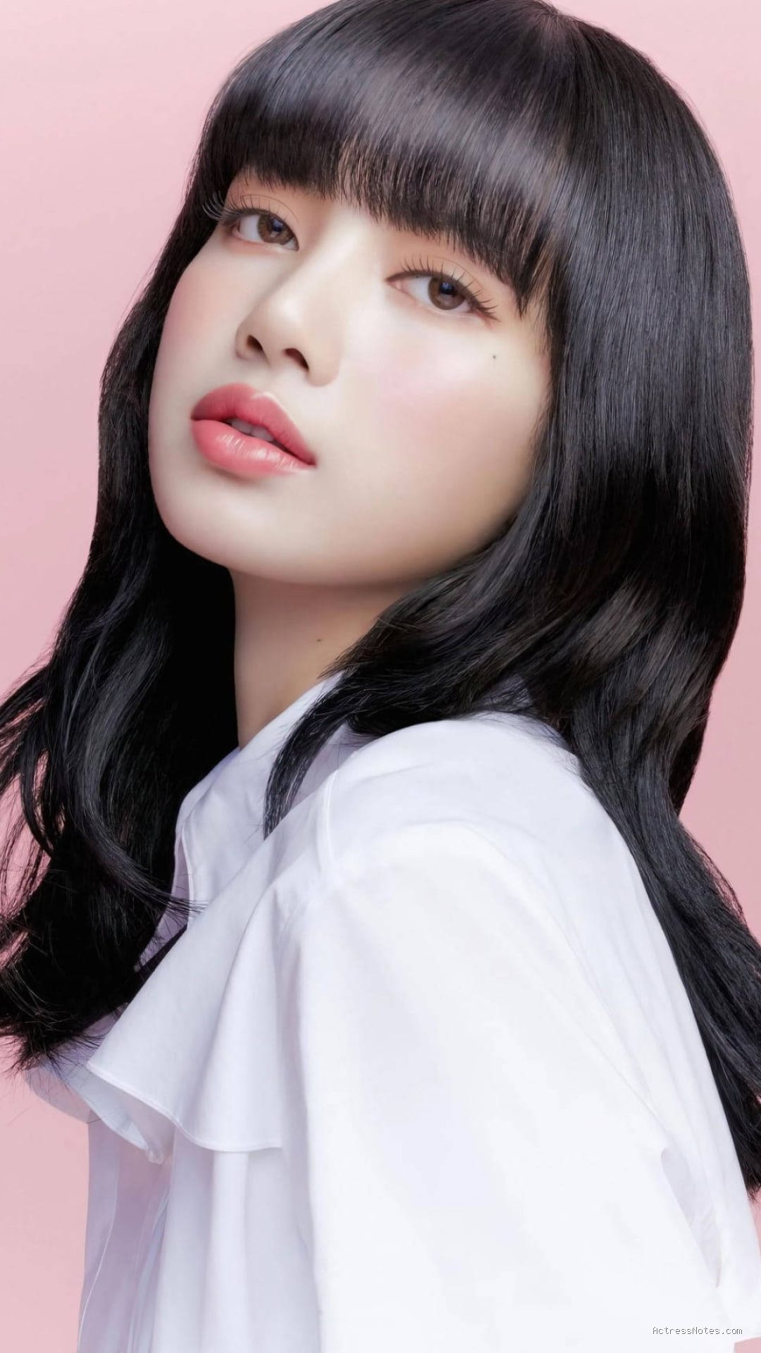 Photo by wallpapers.com - Profil Lengkap Lisa BLACKPINK: Biodata, Karier Musik, dan Tari