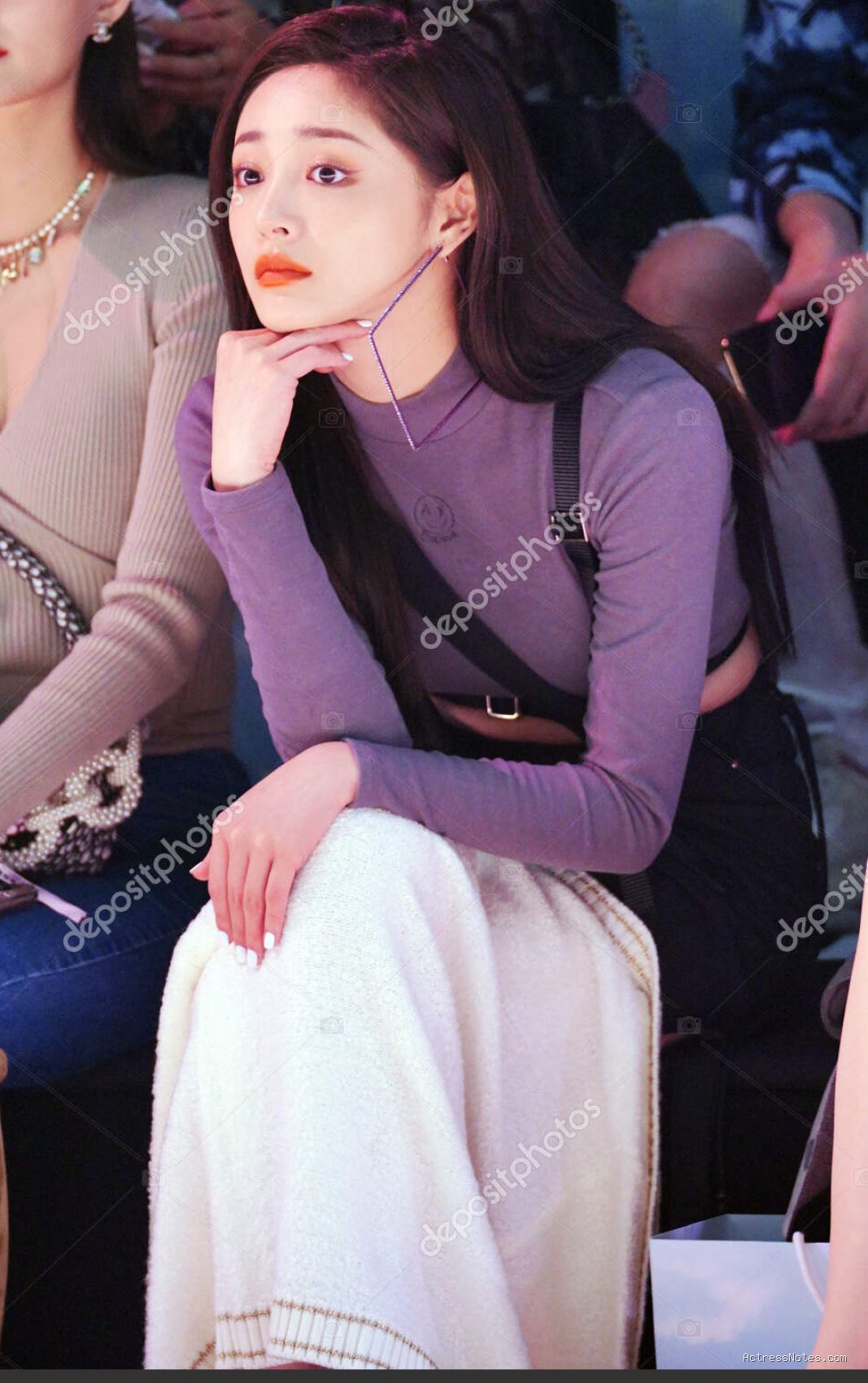 Profil Lengkap Zhou Jieqiong: Karier Musik dan Aktingnya