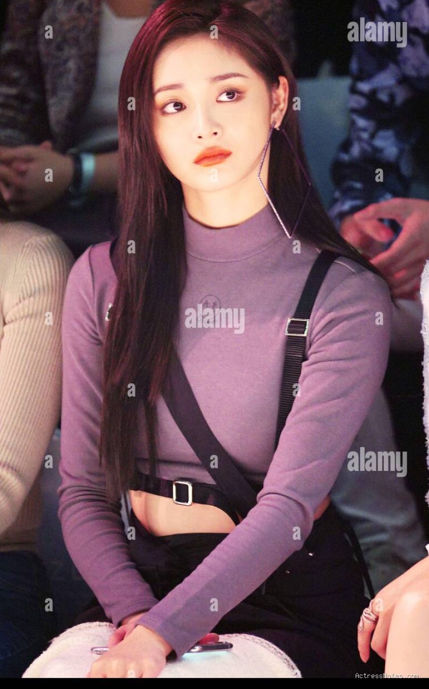 Profil Lengkap Zhou Jieqiong: Karier Musik dan Aktingnya