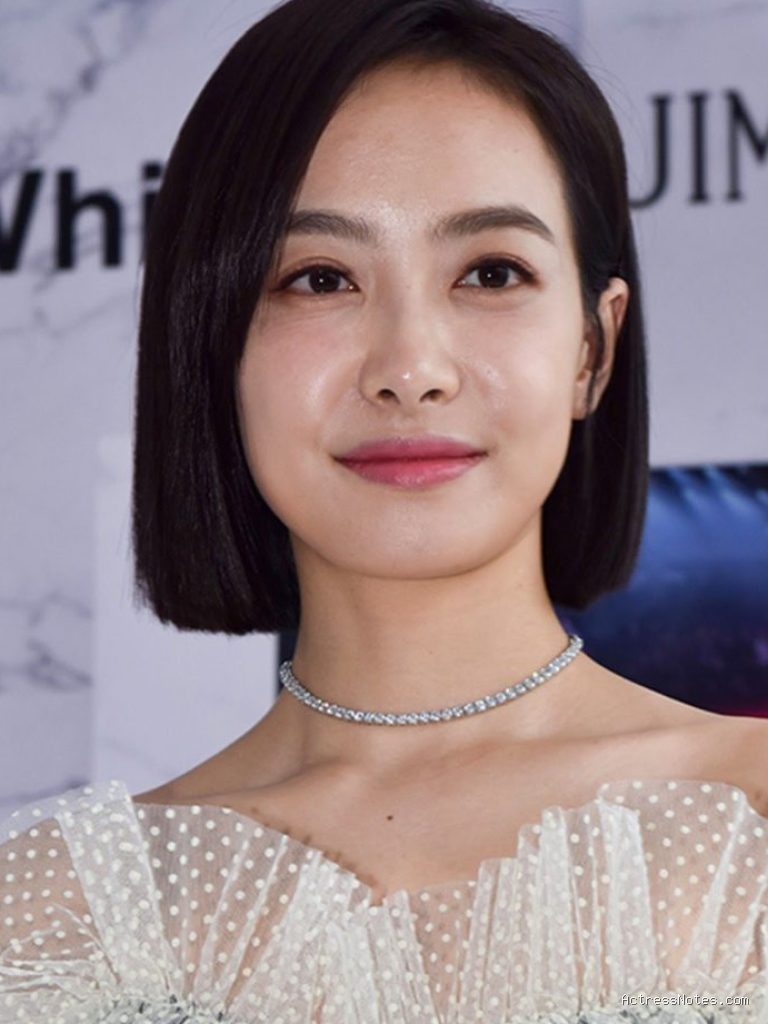 Photo by superstarsbio.com - Profil Victoria Song: Biodata, Perjalanan Karier, dan Drama
