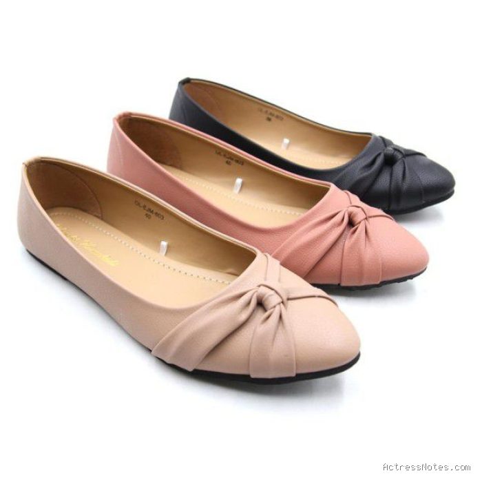 Photo by idntimes.com - Brand Flat Shoes Balet Cantik Ujung Lancip yang Nyaman untuk Berdiri Lama