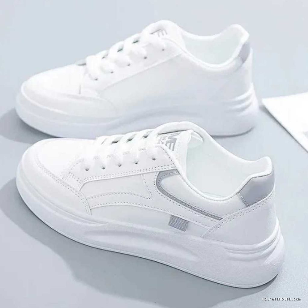 Photo by shopee.co.id - Brand Sepatu Sneakers Putih Klasik yang Paling Sering Muncul di K-Drama Sekolah
