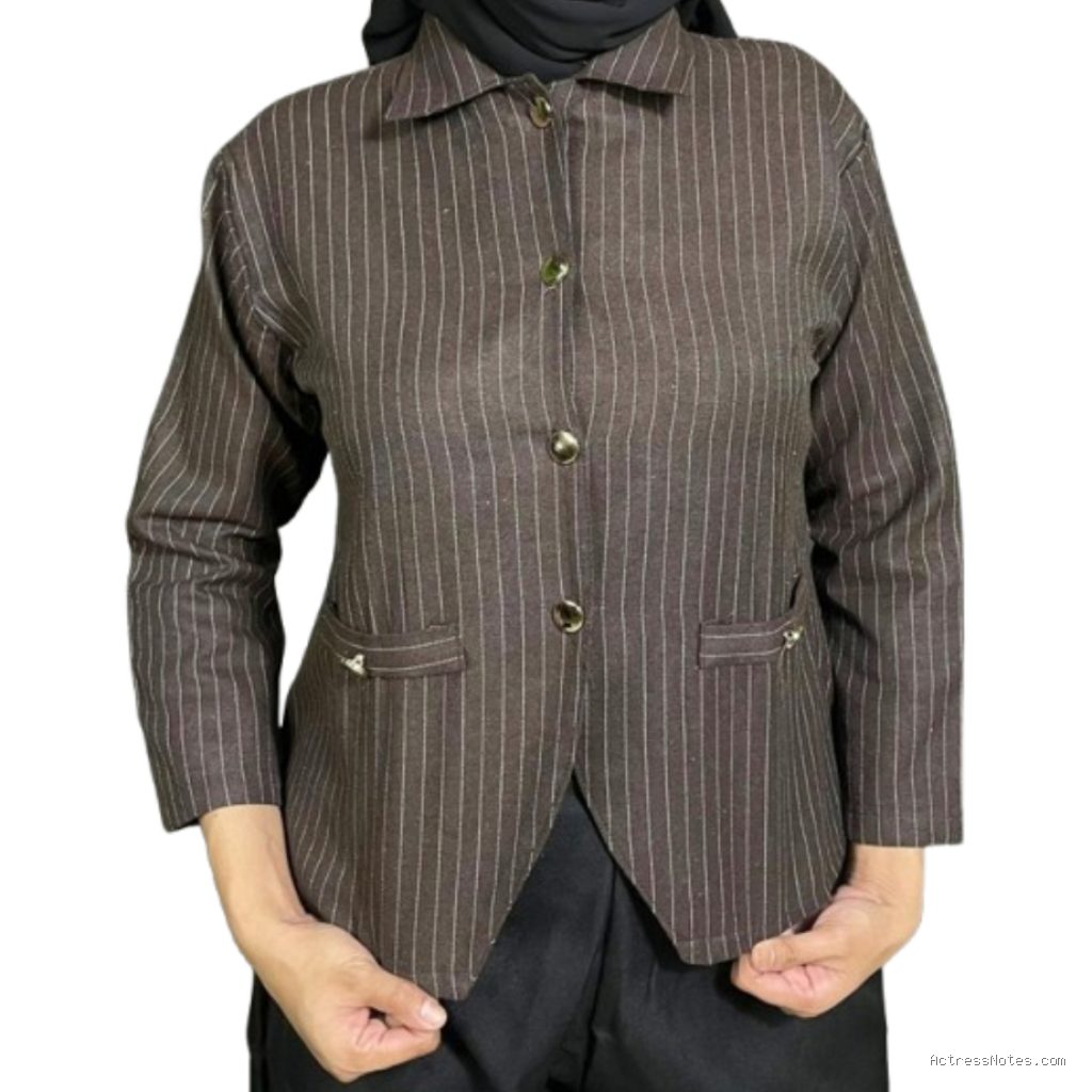 Dupe Blazer Motif Garis Pinstripe Gaya Eksekutif Muda Wanita K-Drama