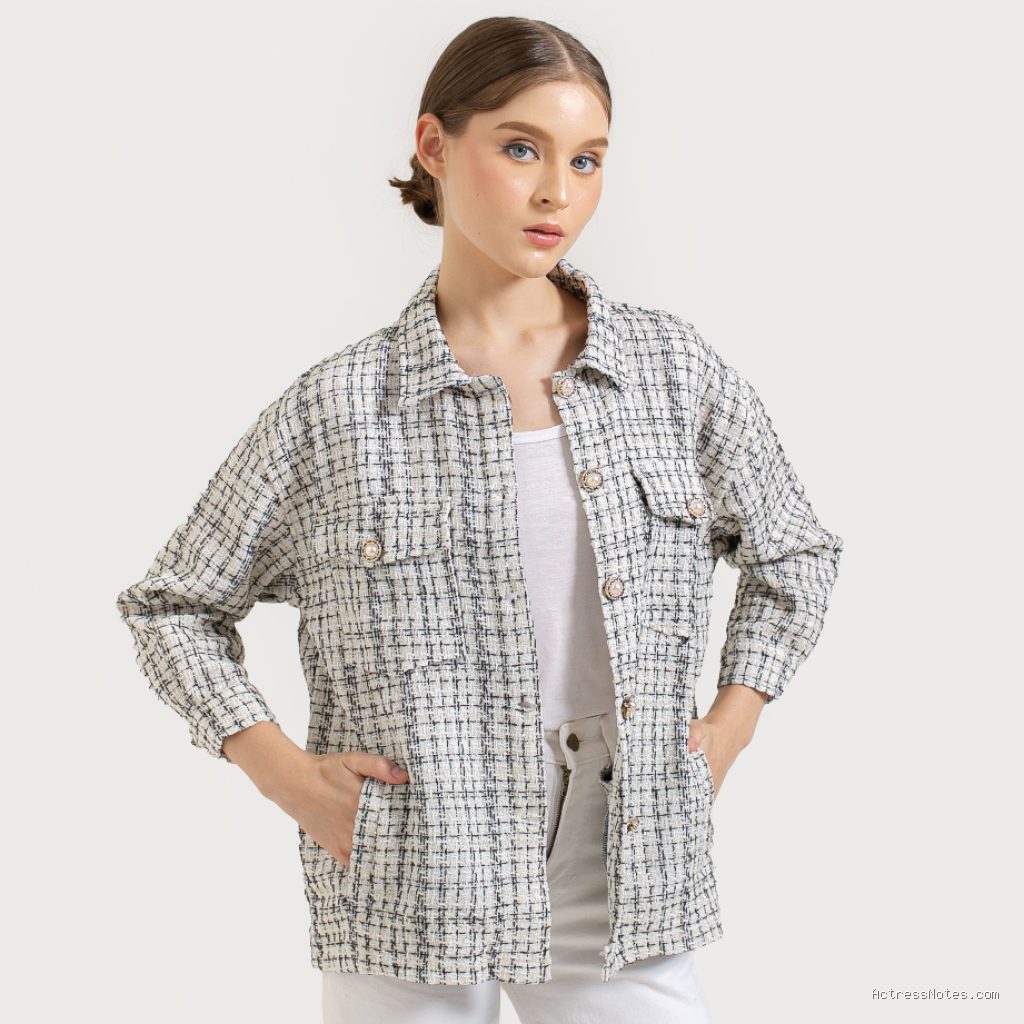 Photo by shopee.co.id - Dupe Jaket Tweed Kerah Bulat Klasik untuk Hadiri Undangan Pesta Resmi