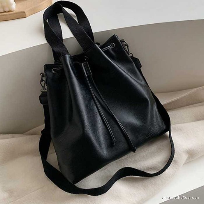 Photo by shopee.co.id - Dupe Tas Ember Bucket Bag Kulit Terstruktur yang Praktis dan Modis