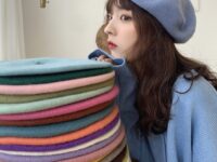merk-topi-baret-hangat-yang-dipakai-aktris-saat-adegan-hujan-salju-romantis-21479 Photo by shopee.co.id - Merk Topi Baret Hangat yang Dipakai Aktris Saat Adegan Hujan Salju Romantis