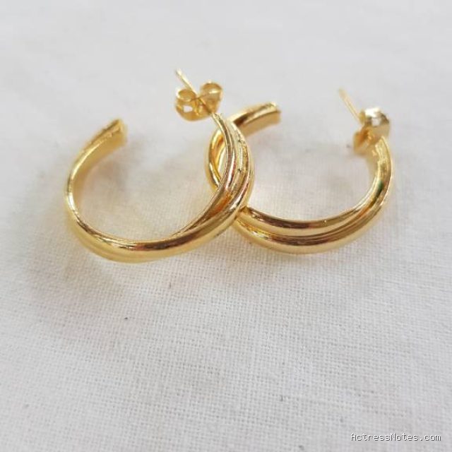 Photo by shopee.co.id - Pilihan Anting Lingkaran Emas Tipis Aksesori Wajib Wanita Modern K-Drama
