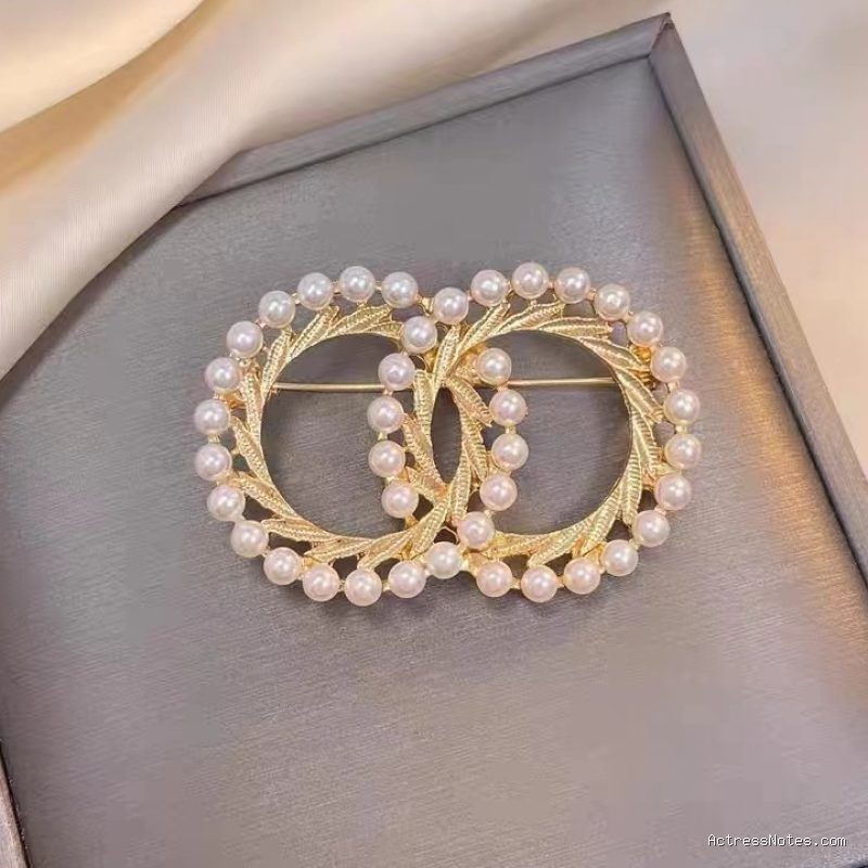 Photo by shopee.co.id - Pilihan Bros Mutiara Vintage Pemanis Kerah Mantel Wanita Konglomerat
