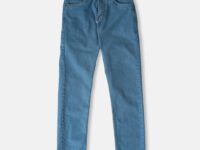 Photo by shopee.co.id - Pilihan Celana Jeans Lurus Potongan Klasik Terinspirasi OOTD Bandara Selebriti