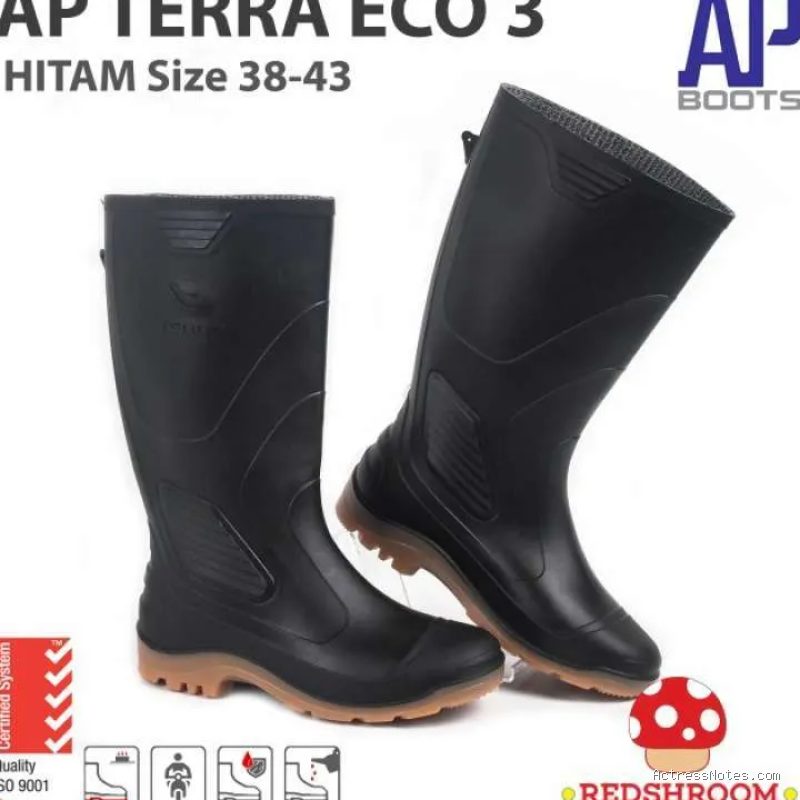 Photo by blibli.com - Rekomendasi Sepatu Boots Semata Kaki Hitam Gaya Edgy Aktris Misteri K-Drama