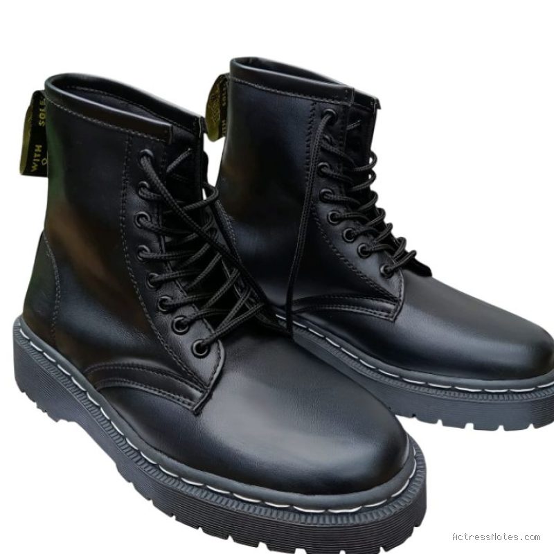 Rekomendasi Sepatu Boots Semata Kaki Hitam Gaya Edgy Aktris Misteri K-Drama