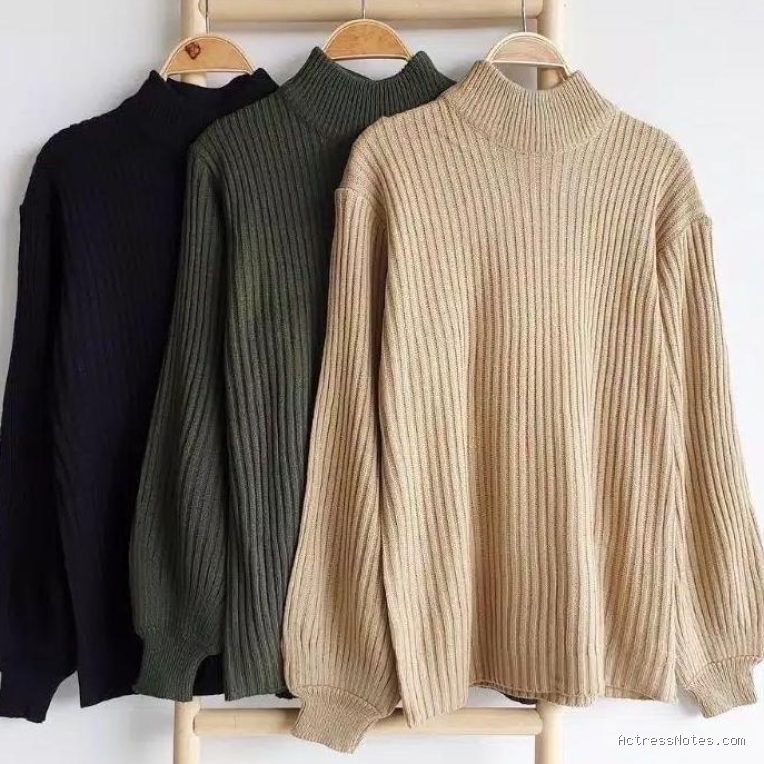 Rekomendasi Sweater Rajut Kerah Tinggi Hangat Terinspirasi Karakter Penulis