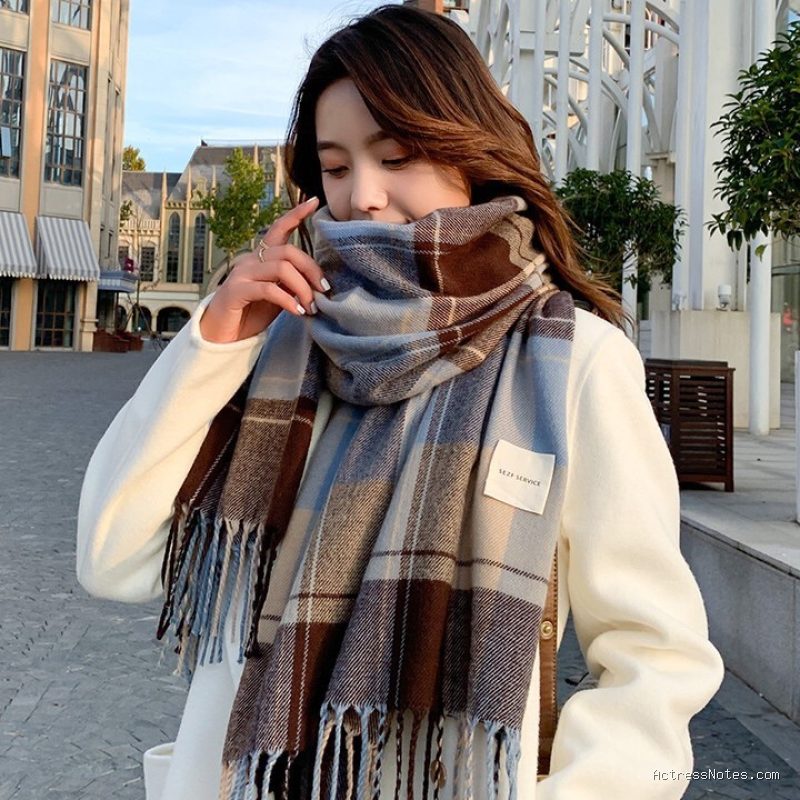 Photo by shopee.co.id - Rekomendasi Syal Wol Hangat Lembut Motif Kotak Terinspirasi Drama Musim Dingin