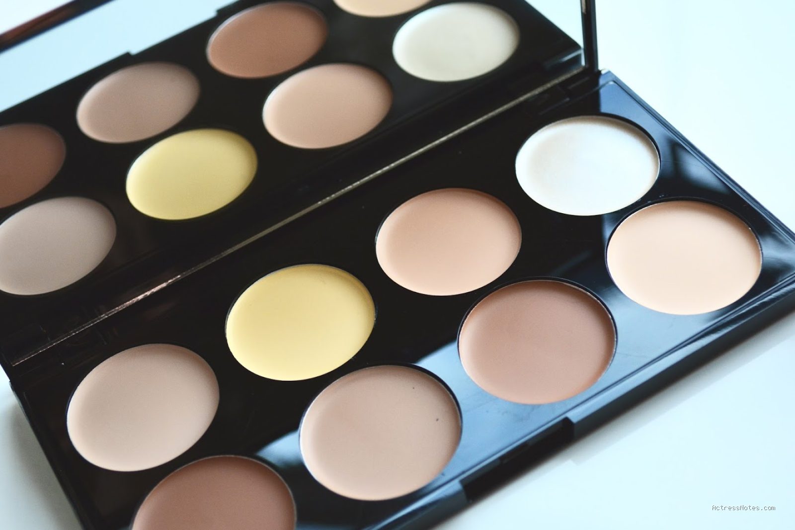 Shade Kontur Hidung Alami Tanpa Bikin Muka Dekil Terinspirasi Makeup Korea